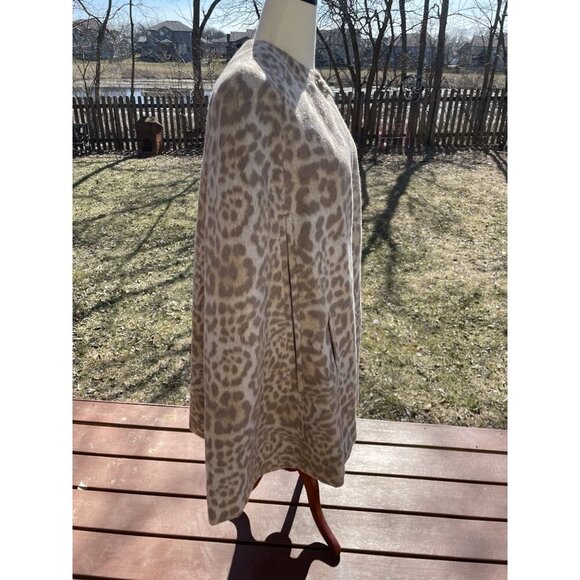 Leopard Print Wool-Blend Cape With Hot Pink Lining & Gold-Tone Clasp Closure - Picture 5 of 14